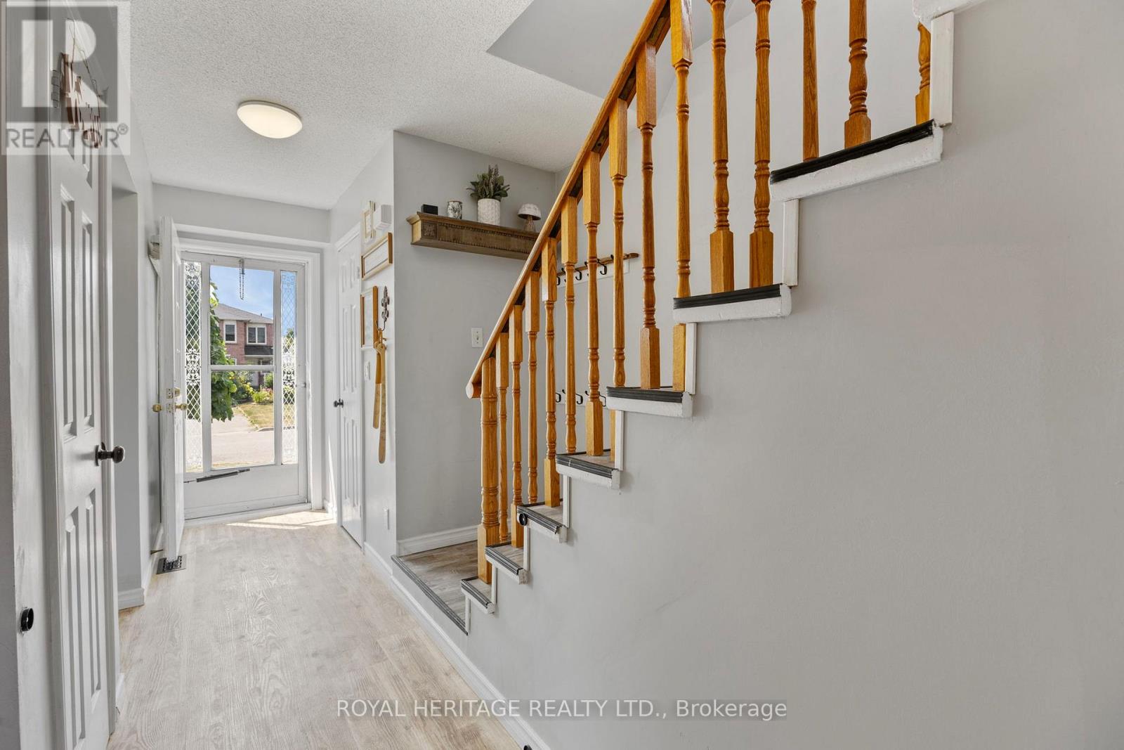 Photo 6 of 1471 Connery Crescent, Oshawa ON