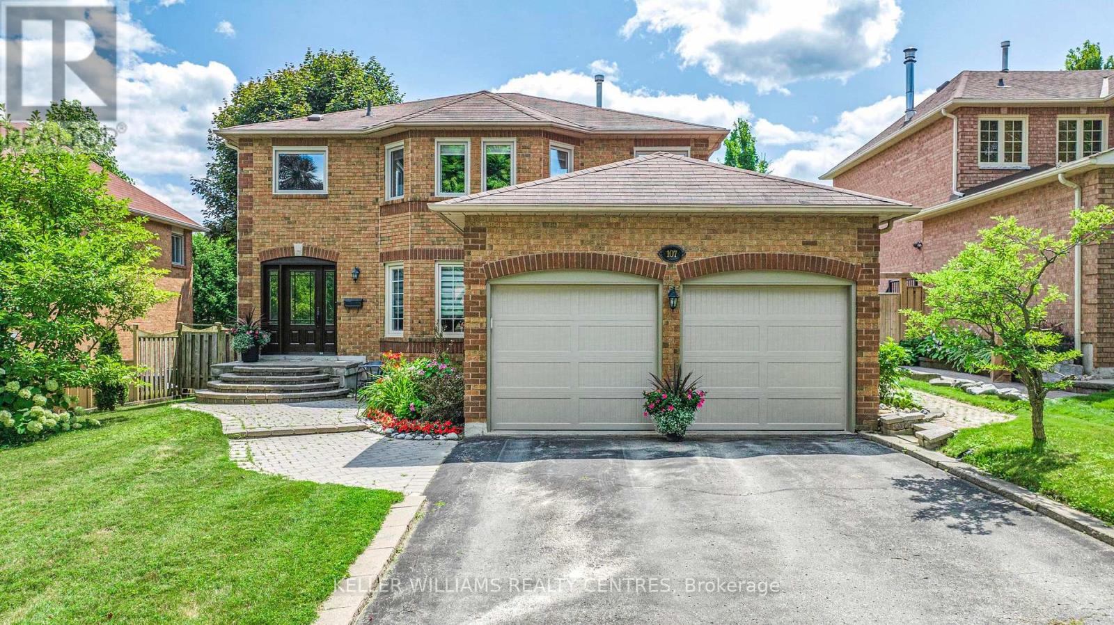 Photo 1 of 107 Rhodes Circle, Newmarket ON