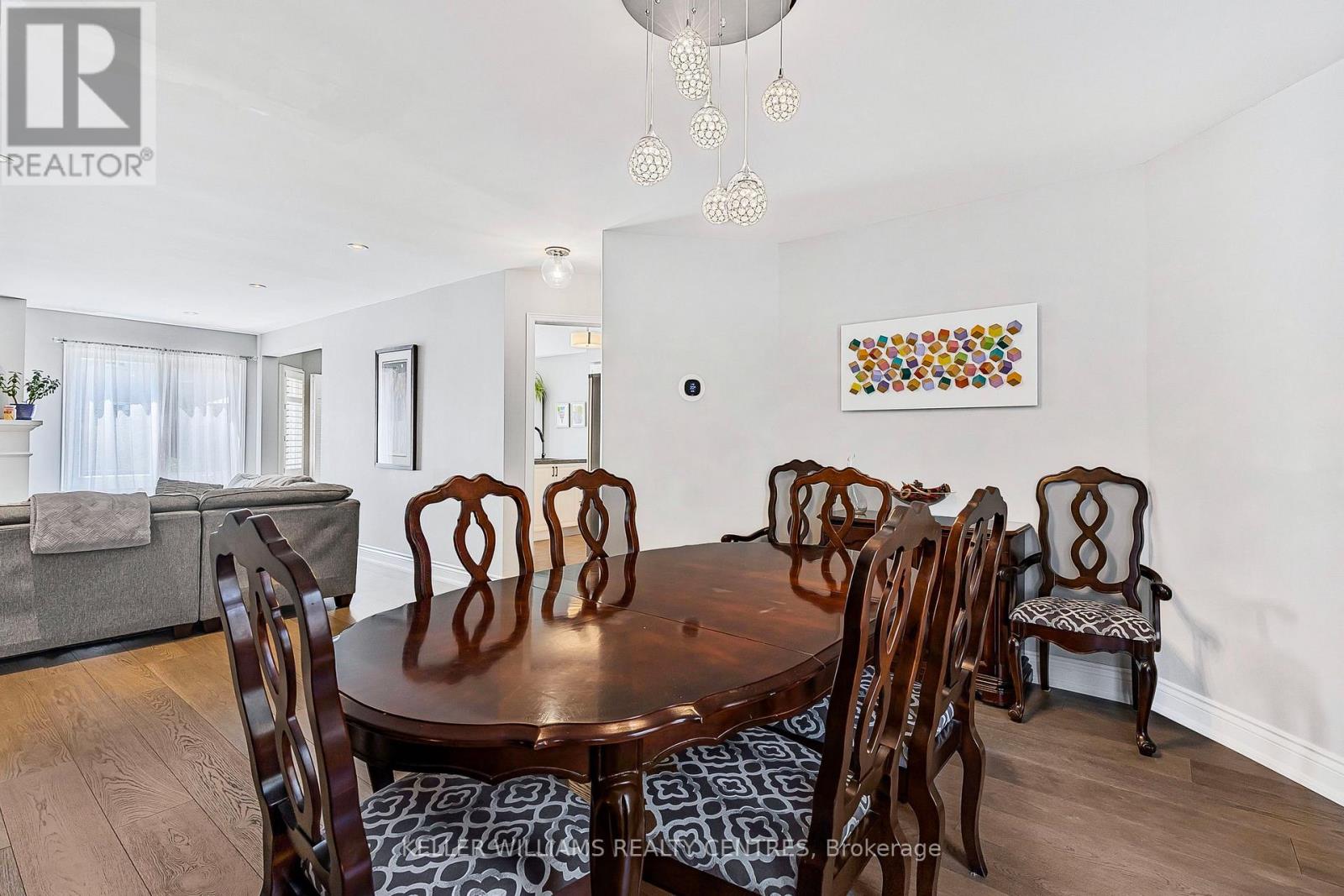 Photo 11 of 107 Rhodes Circle, Newmarket ON