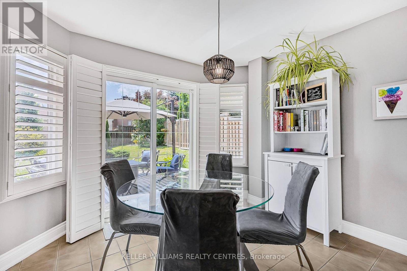 Photo 16 of 107 Rhodes Circle, Newmarket ON