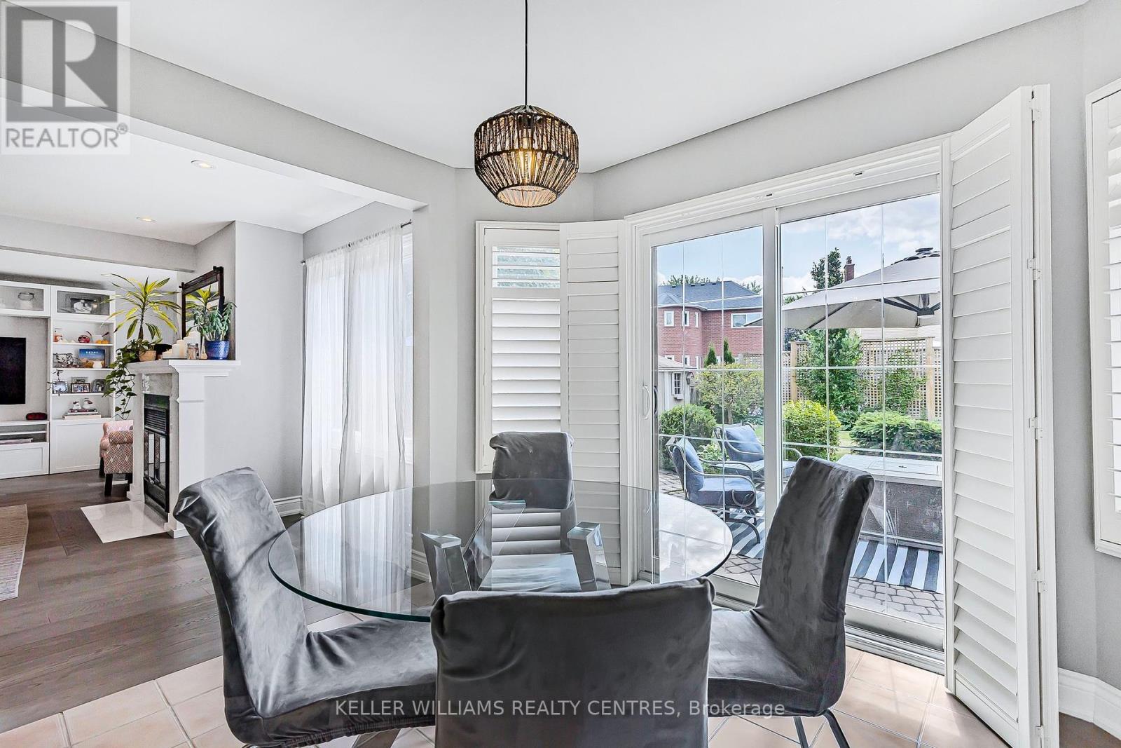 Photo 17 of 107 Rhodes Circle, Newmarket ON
