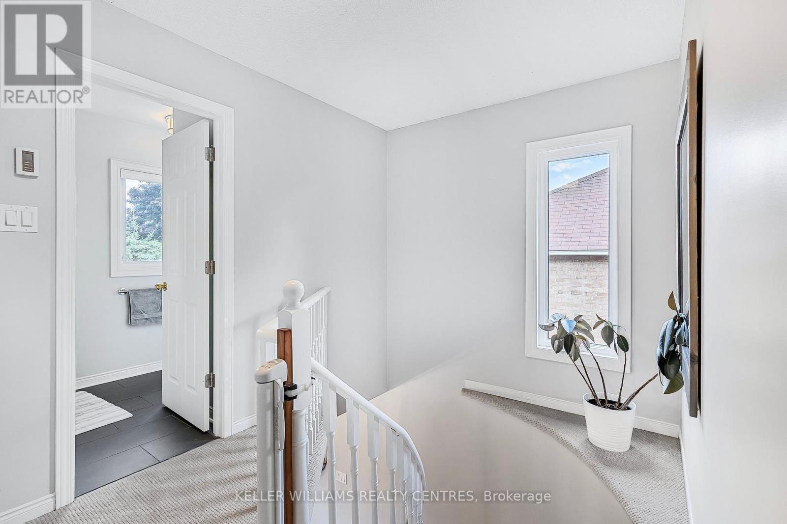 Photo 21 of 107 Rhodes Circle, Newmarket ON