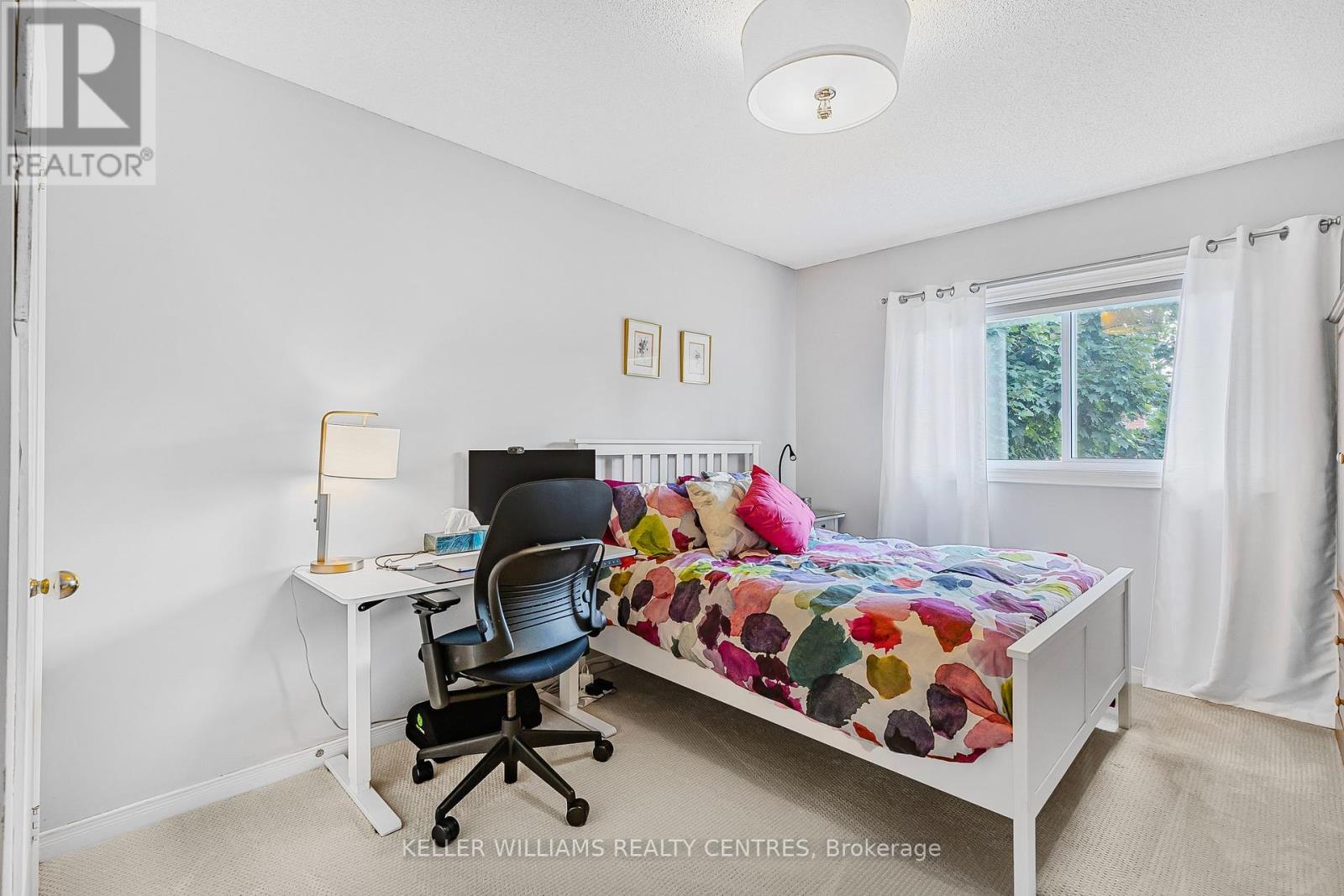 Photo 22 of 107 Rhodes Circle, Newmarket ON
