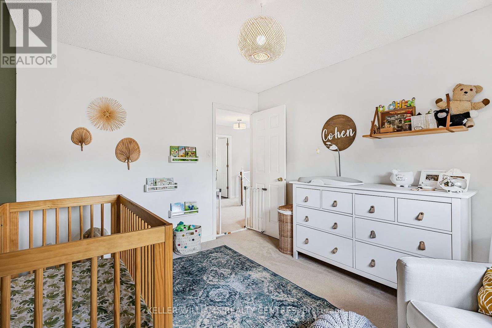 Photo 24 of 107 Rhodes Circle, Newmarket ON