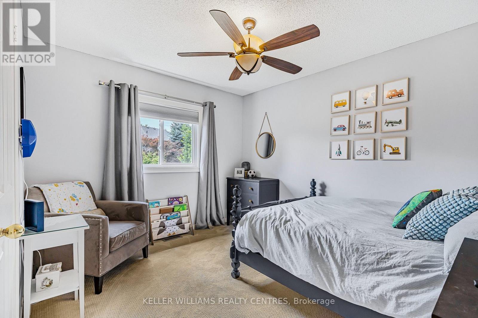 Photo 25 of 107 Rhodes Circle, Newmarket ON
