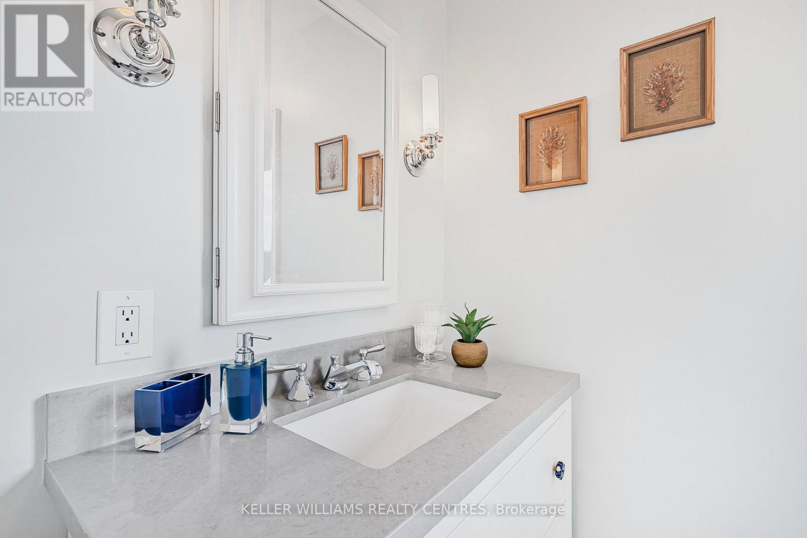 Photo 30 of 107 Rhodes Circle, Newmarket ON
