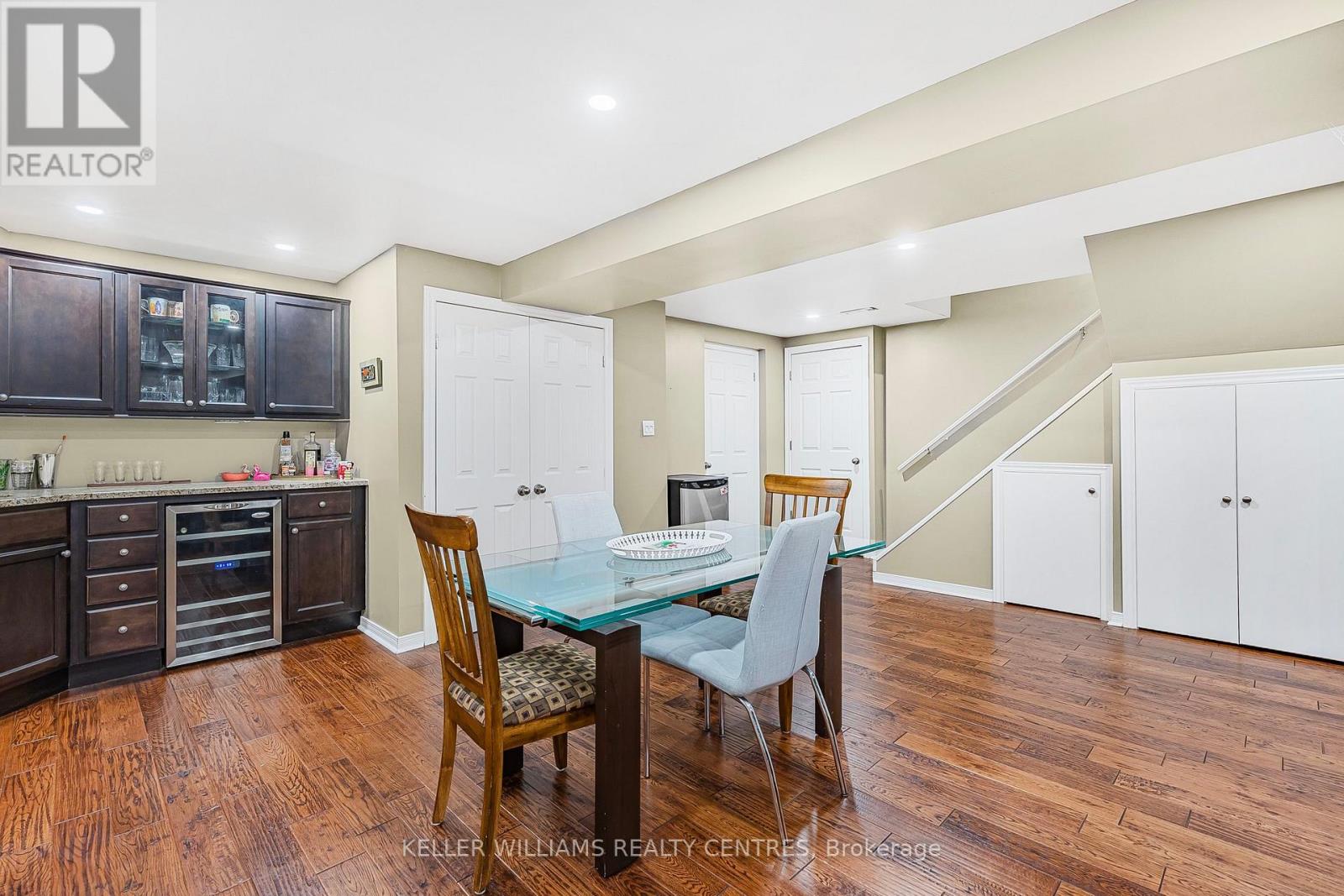 Photo 33 of 107 Rhodes Circle, Newmarket ON