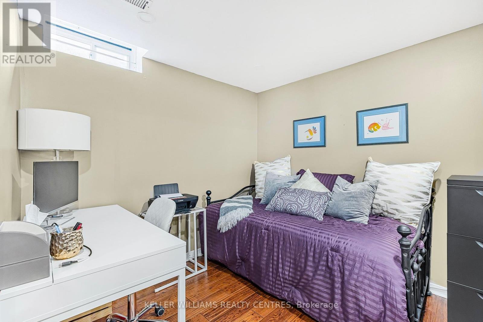 Photo 37 of 107 Rhodes Circle, Newmarket ON