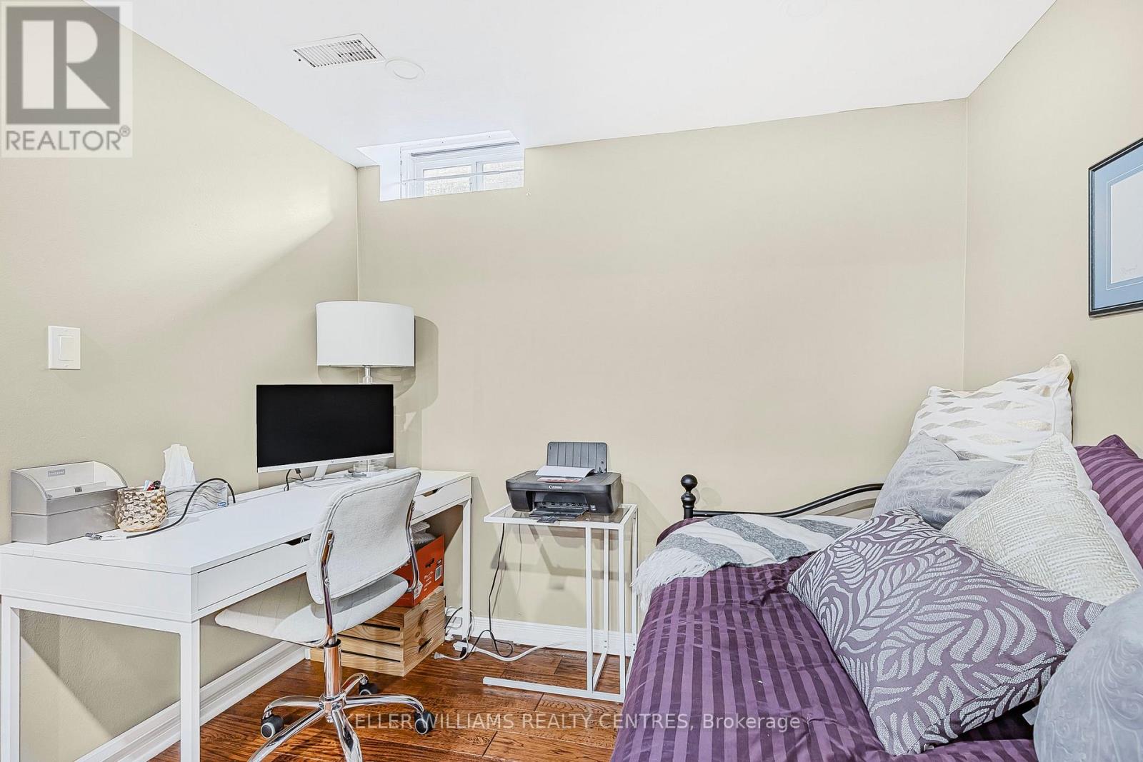 Photo 38 of 107 Rhodes Circle, Newmarket ON