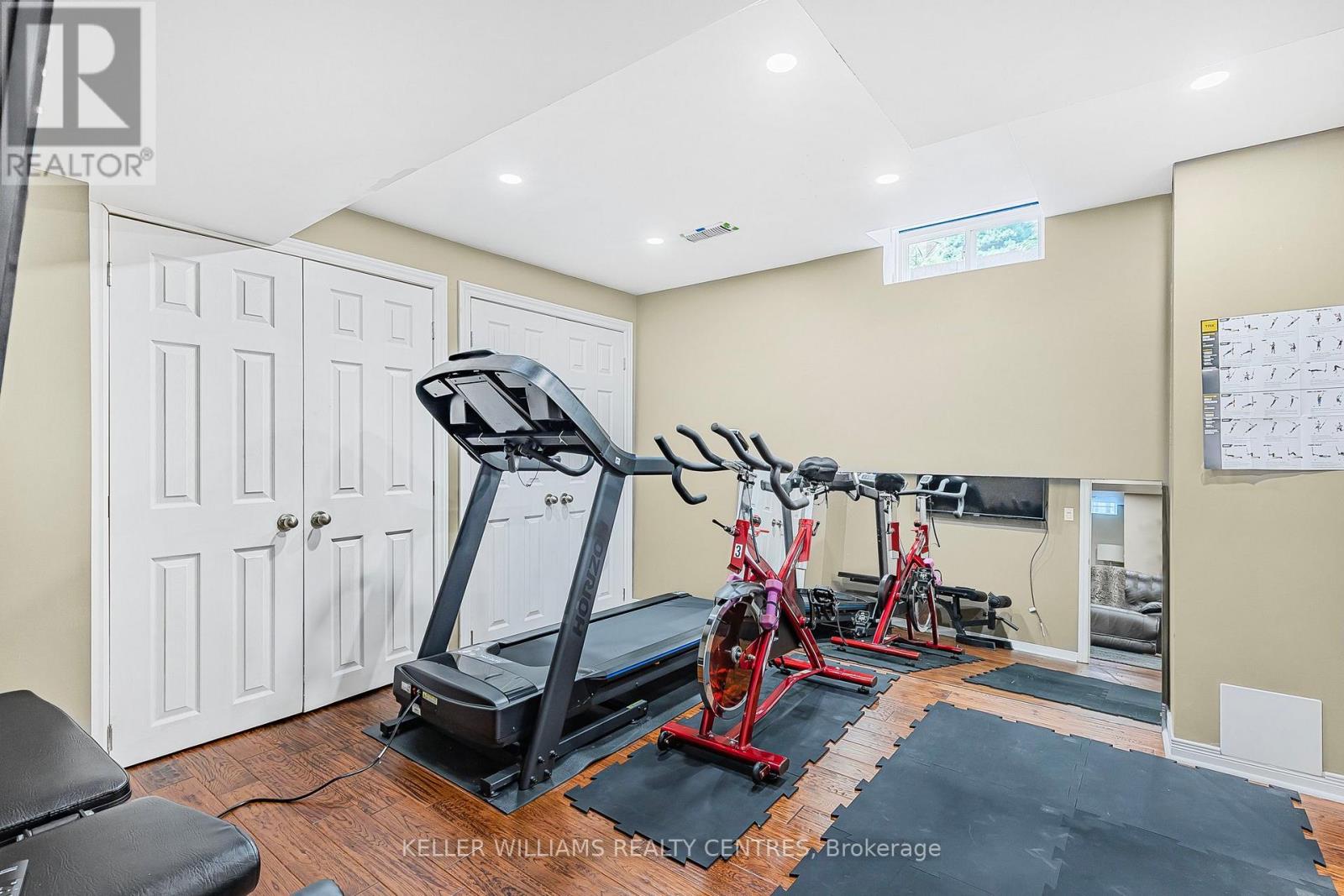 Photo 39 of 107 Rhodes Circle, Newmarket ON
