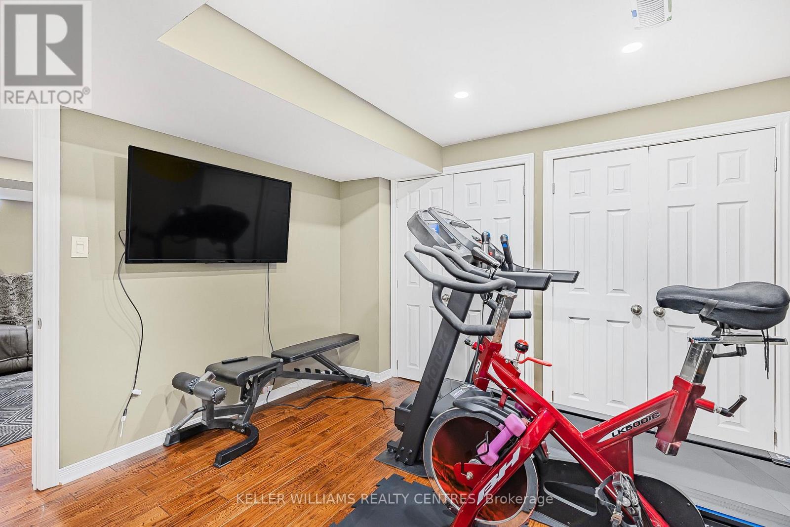 Photo 40 of 107 Rhodes Circle, Newmarket ON