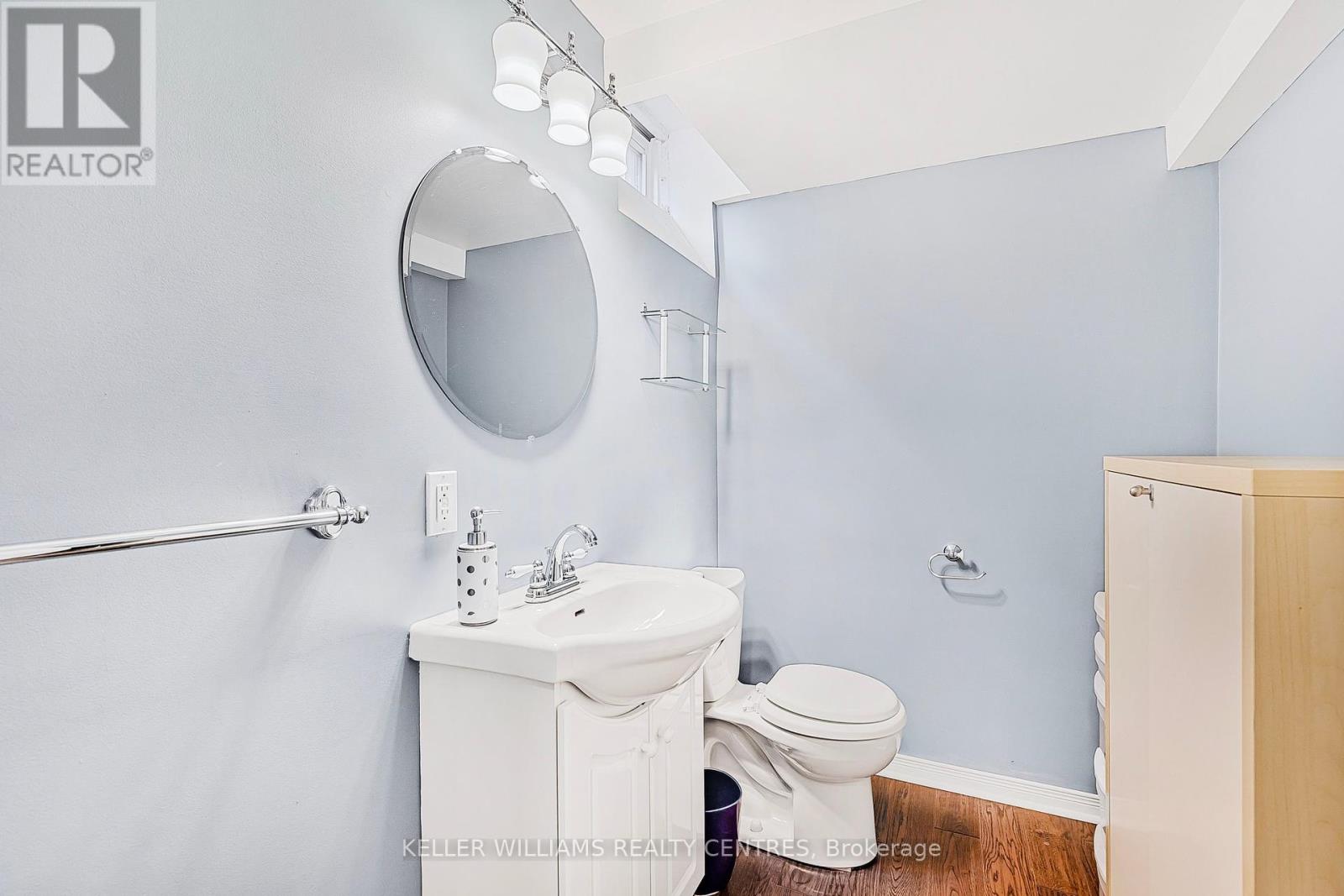 Photo 41 of 107 Rhodes Circle, Newmarket ON