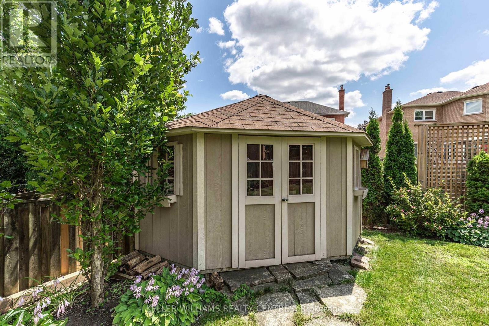 Photo 48 of 107 Rhodes Circle, Newmarket ON