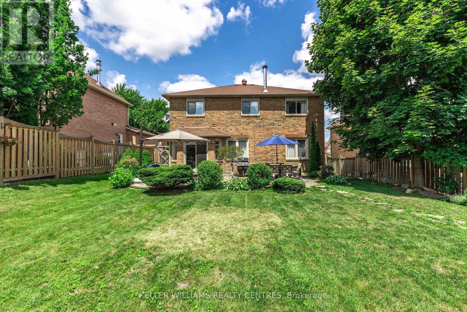 Photo 49 of 107 Rhodes Circle, Newmarket ON