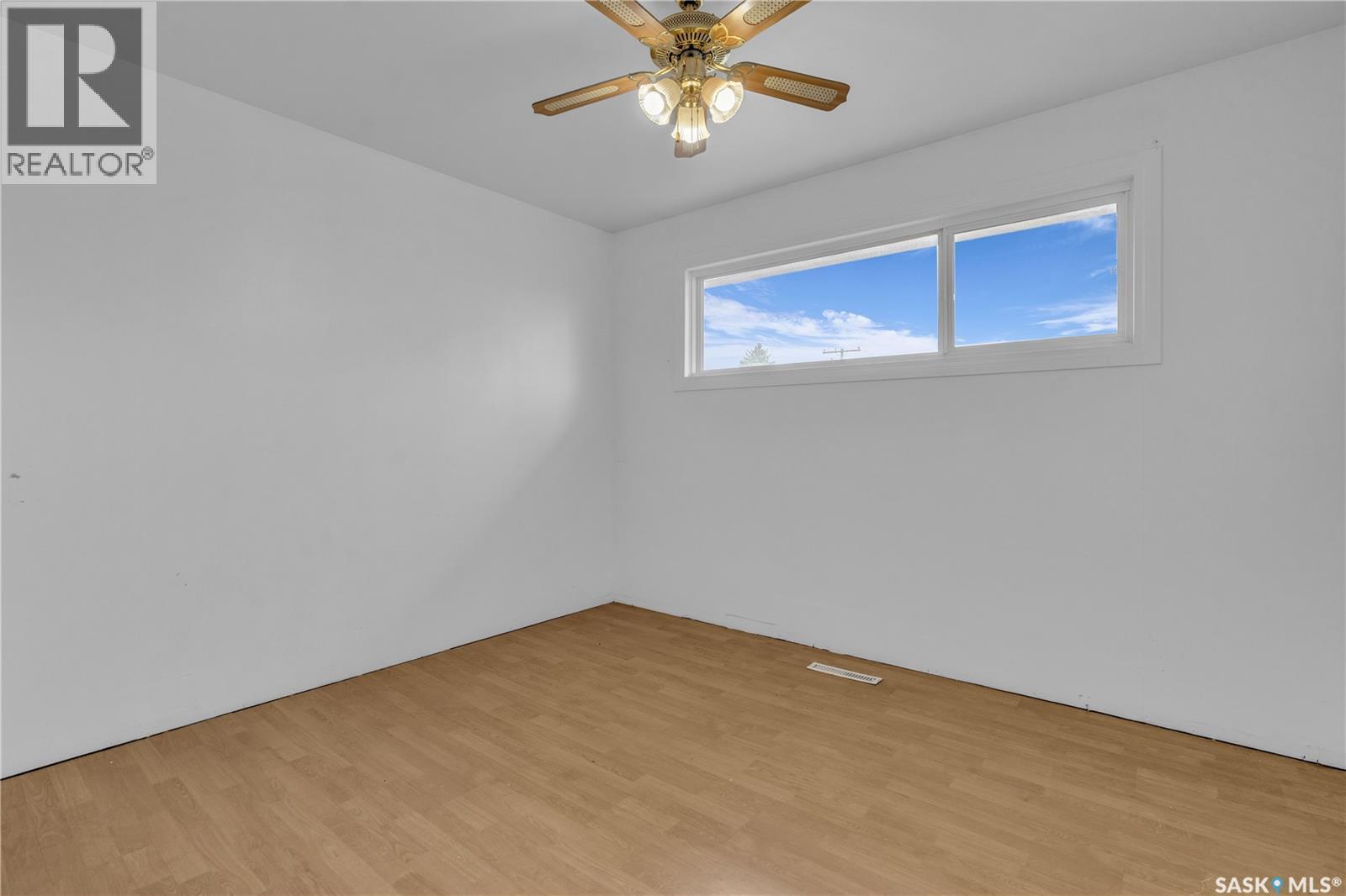 Photo 11 of 2071 Connaught Street, Regina SK