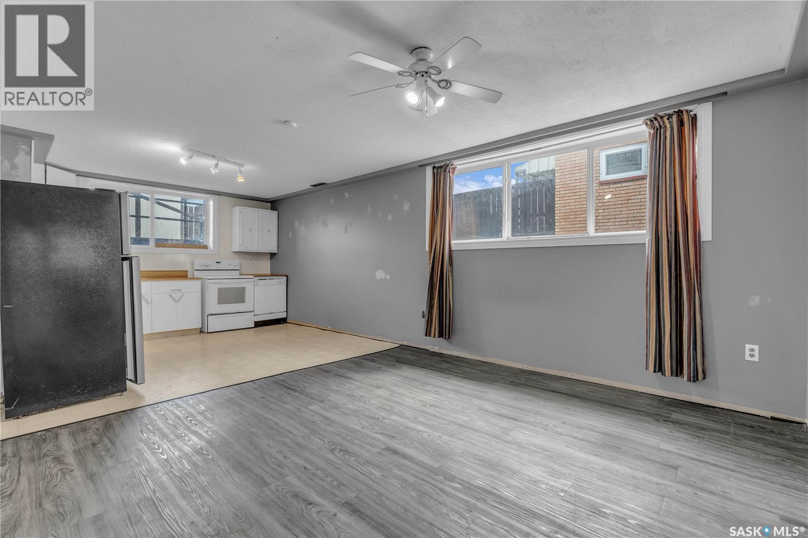 Photo 2 of 2071 Connaught Street, Regina SK