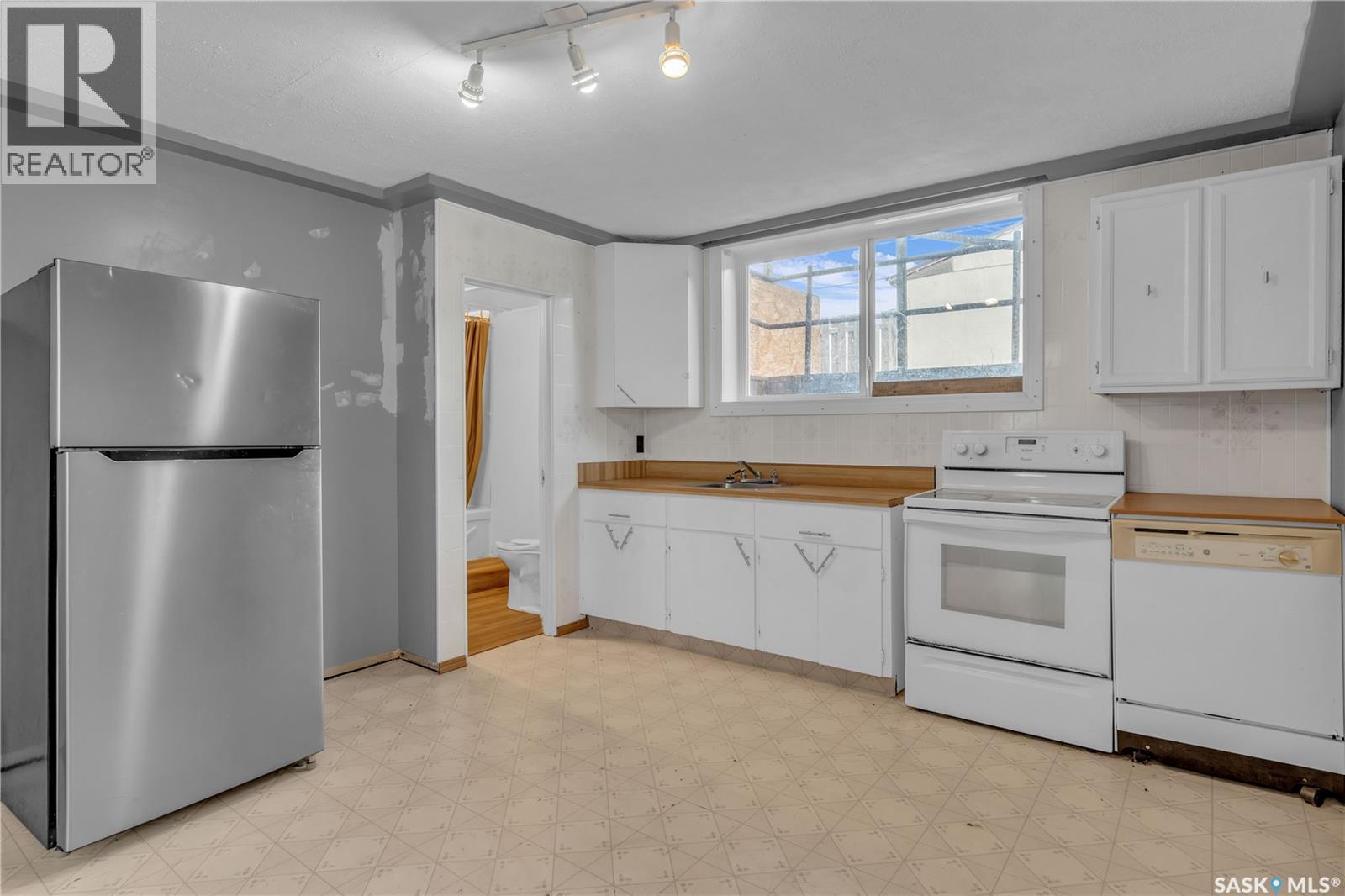 Photo 13 of 2071 Connaught Street, Regina SK