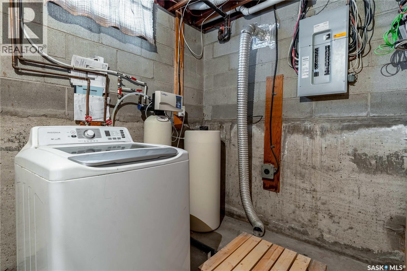 Photo 8 of 2071 Connaught Street, Regina SK