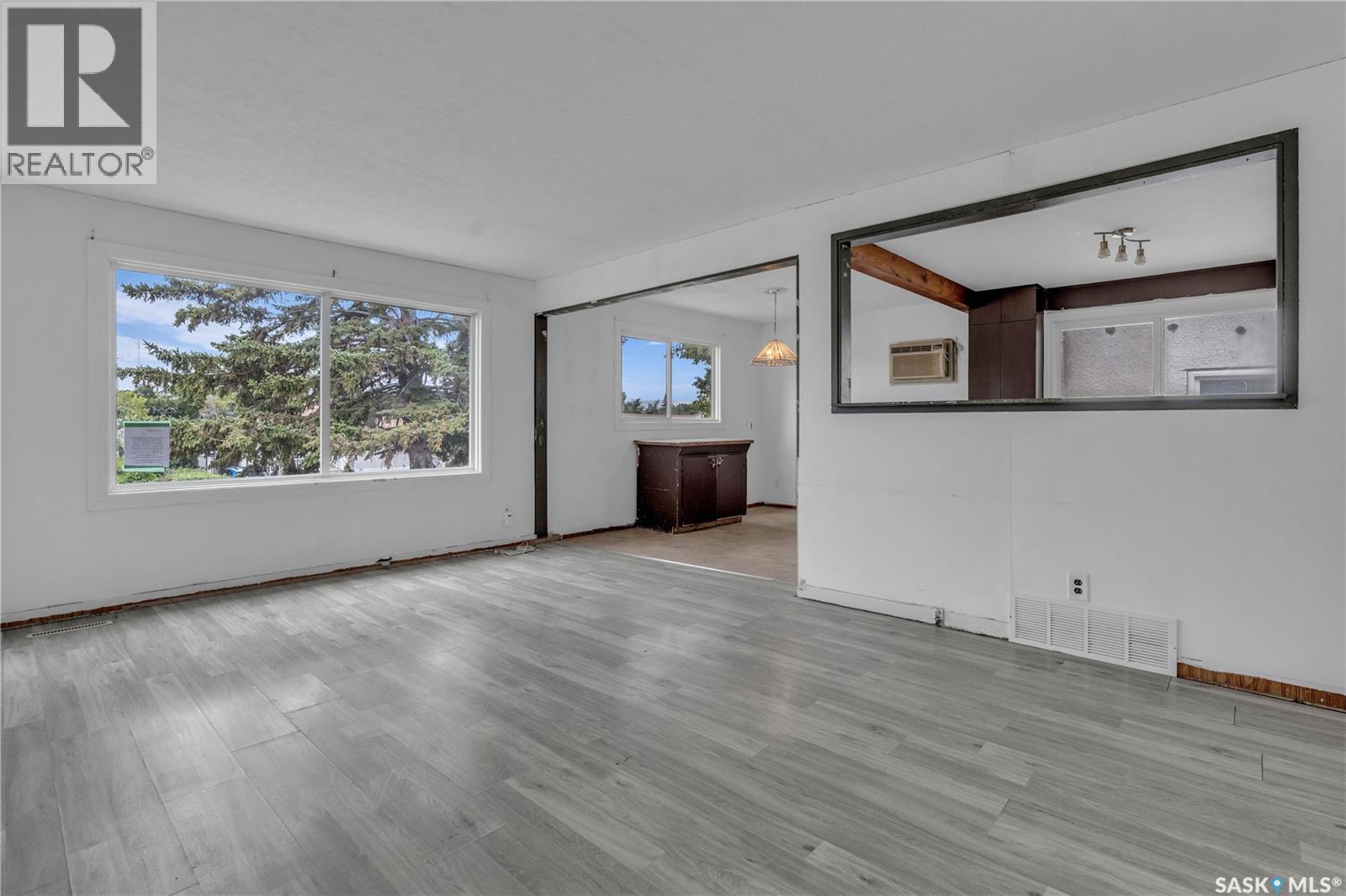Photo 4 of 2071 Connaught Street, Regina SK