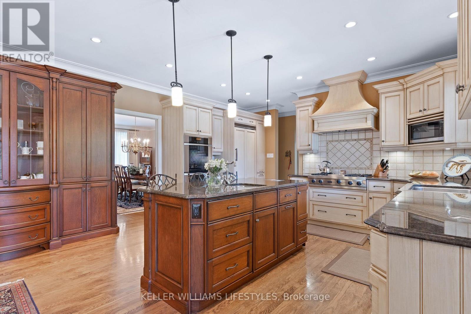 Photo 16 of 95 Highland Woods Court, London South ON
