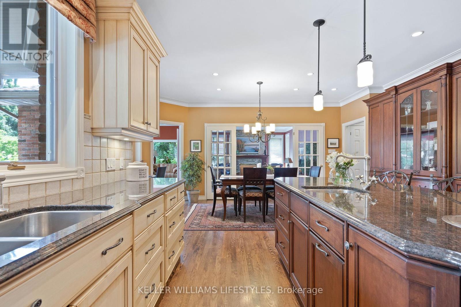 Photo 17 of 95 Highland Woods Court, London South ON