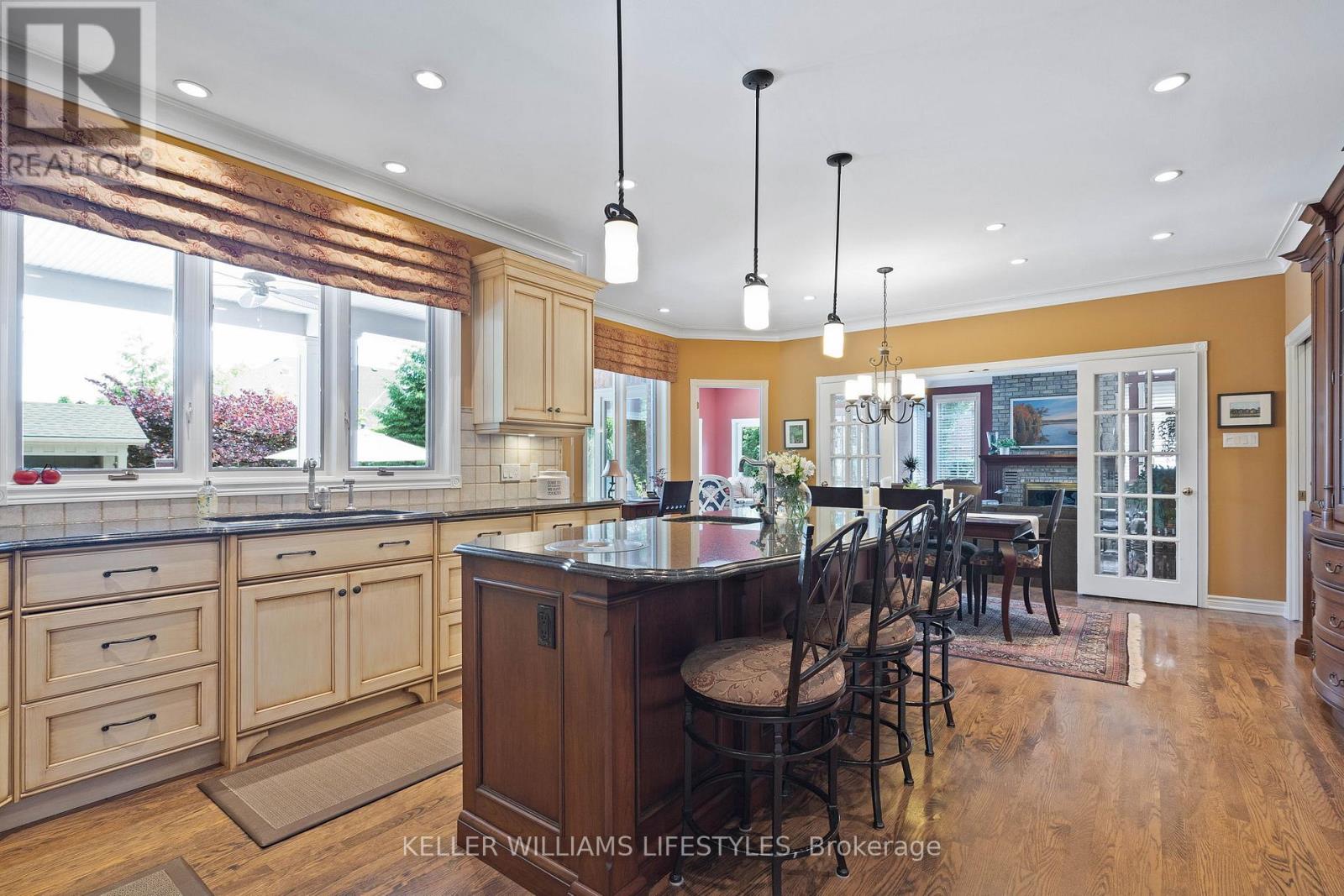 Photo 18 of 95 Highland Woods Court, London South ON