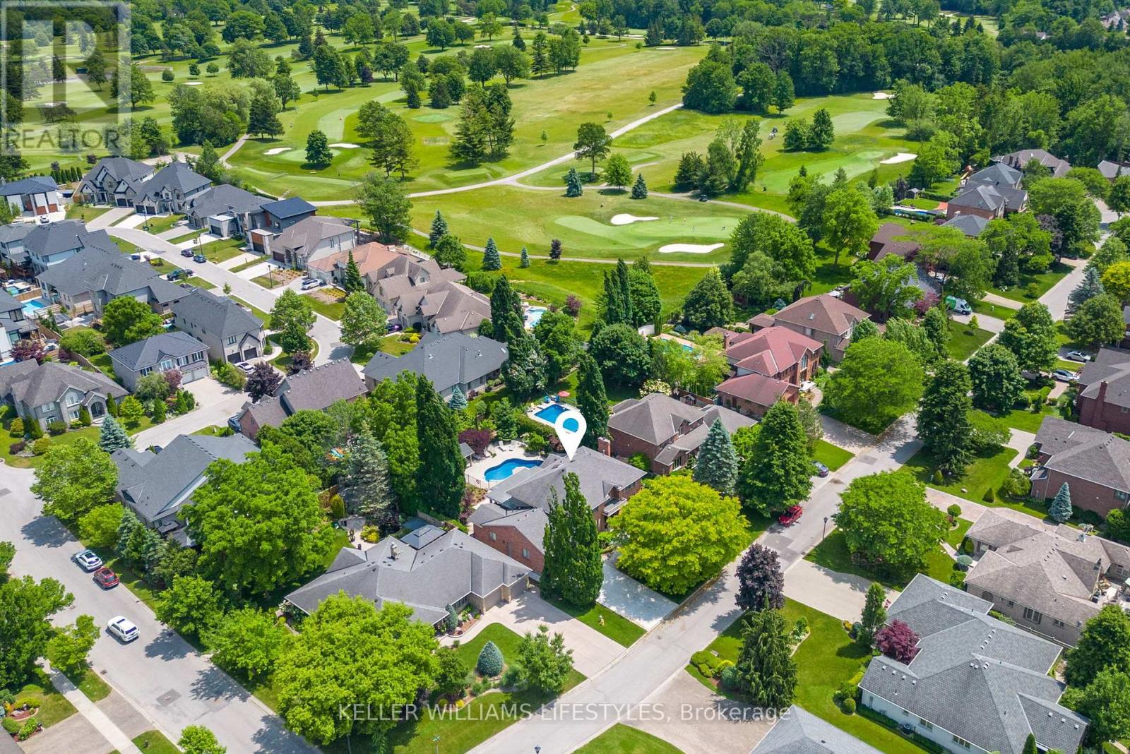 Photo 2 of 95 Highland Woods Court, London South ON