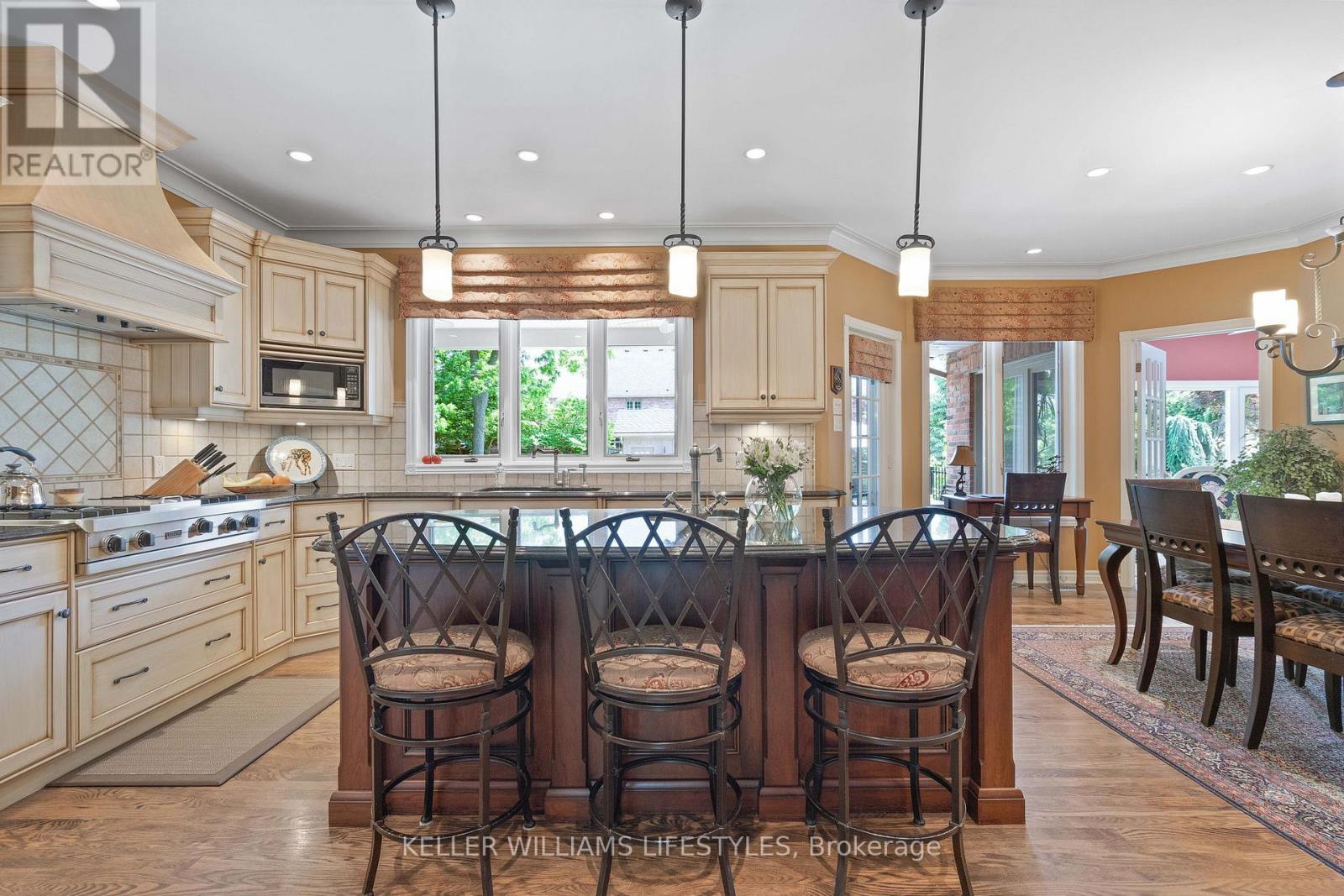 Photo 20 of 95 Highland Woods Court, London South ON