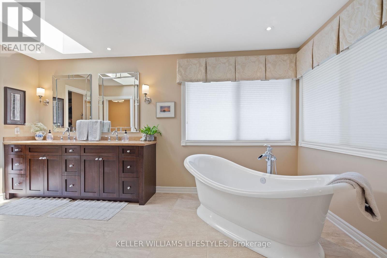 Photo 25 of 95 Highland Woods Court, London South ON