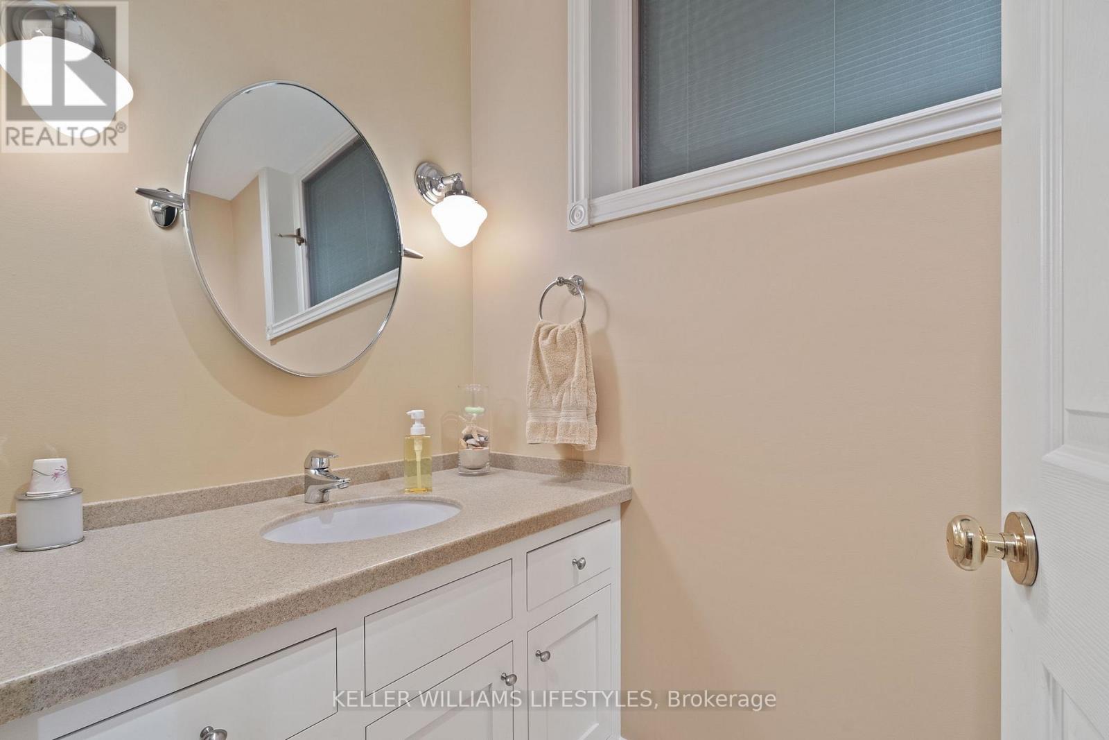 Photo 38 of 95 Highland Woods Court, London South ON