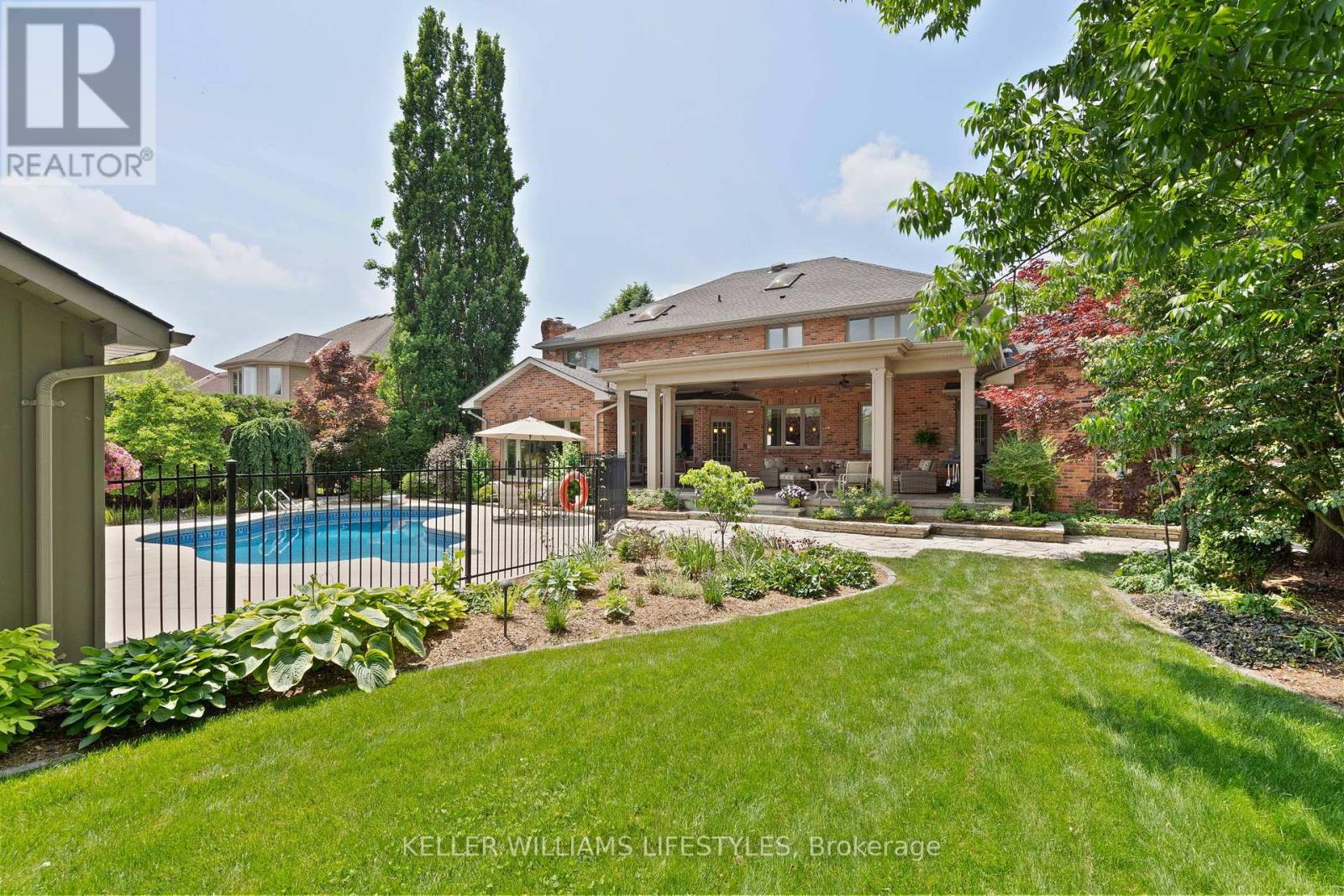 Photo 41 of 95 Highland Woods Court, London South ON