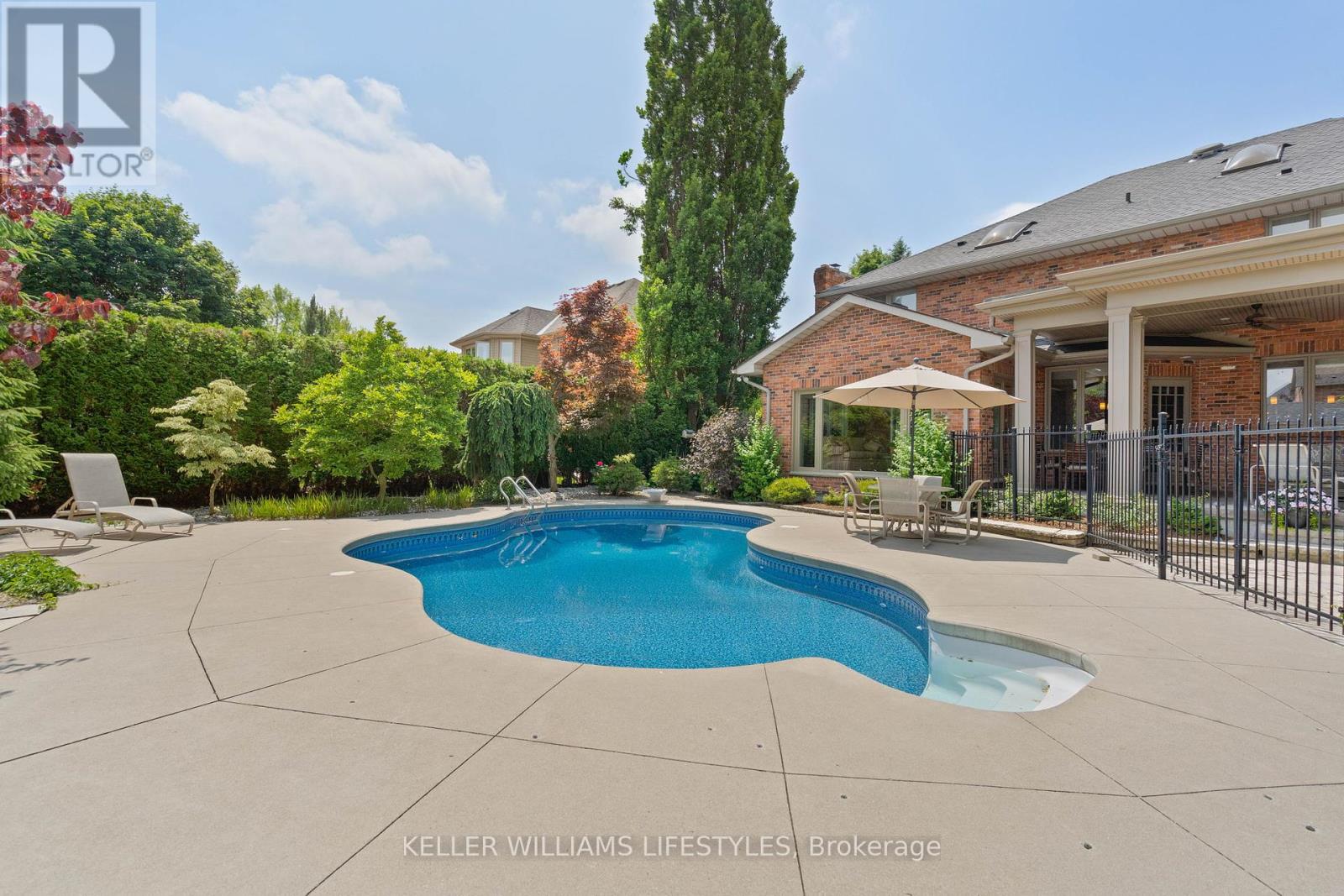Photo 45 of 95 Highland Woods Court, London South ON