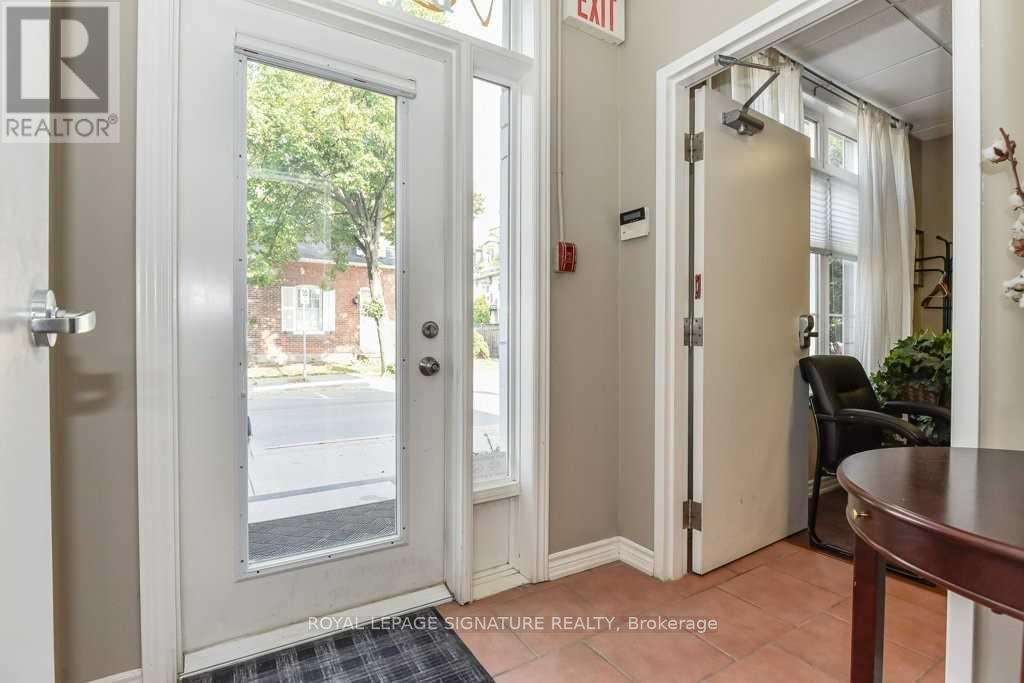 Photo 2 of Main 2086 Pine Street, Burlington ON