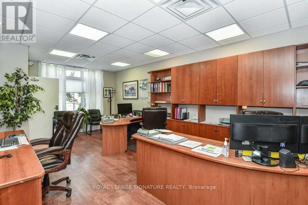Photo 3 of Main 2086 Pine Street, Burlington ON