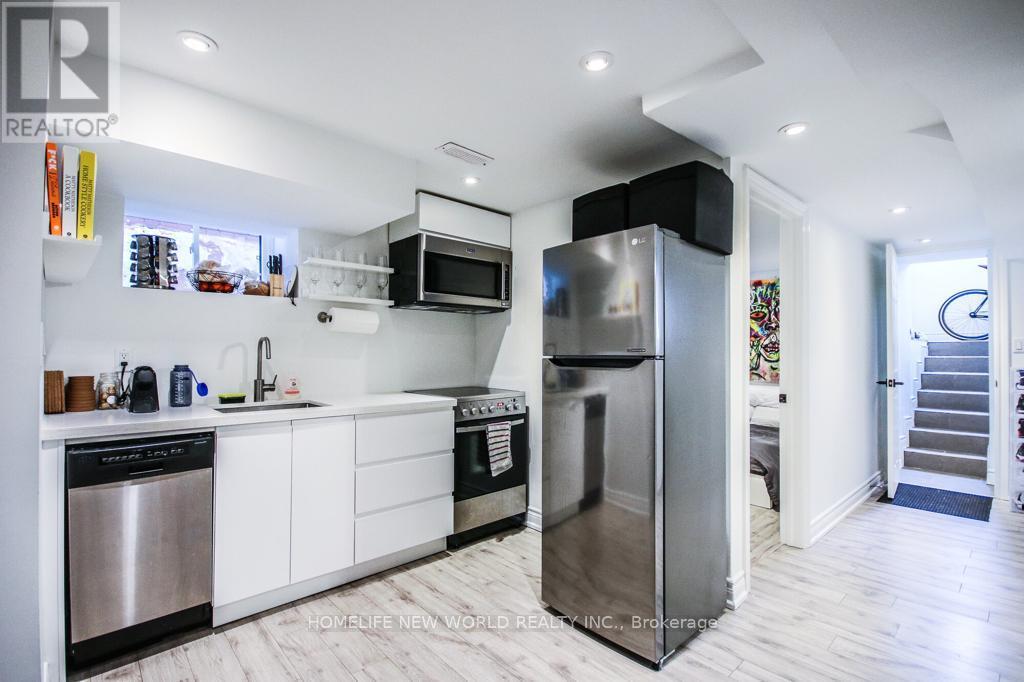 Photo 6 of Lower 679 Gladstone Avenue, Toronto ON