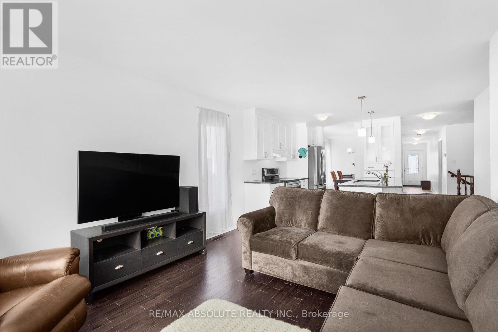 Photo 10 of 625 Robert Street, Clarencerockland ON