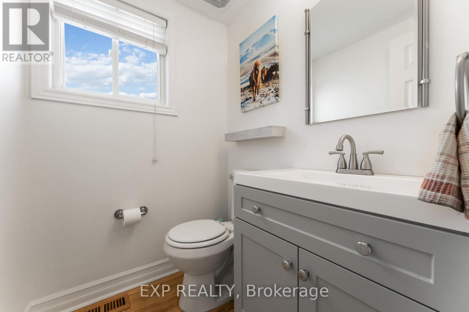 Photo 8 of 1762 Sunview Drive, Ottawa ON