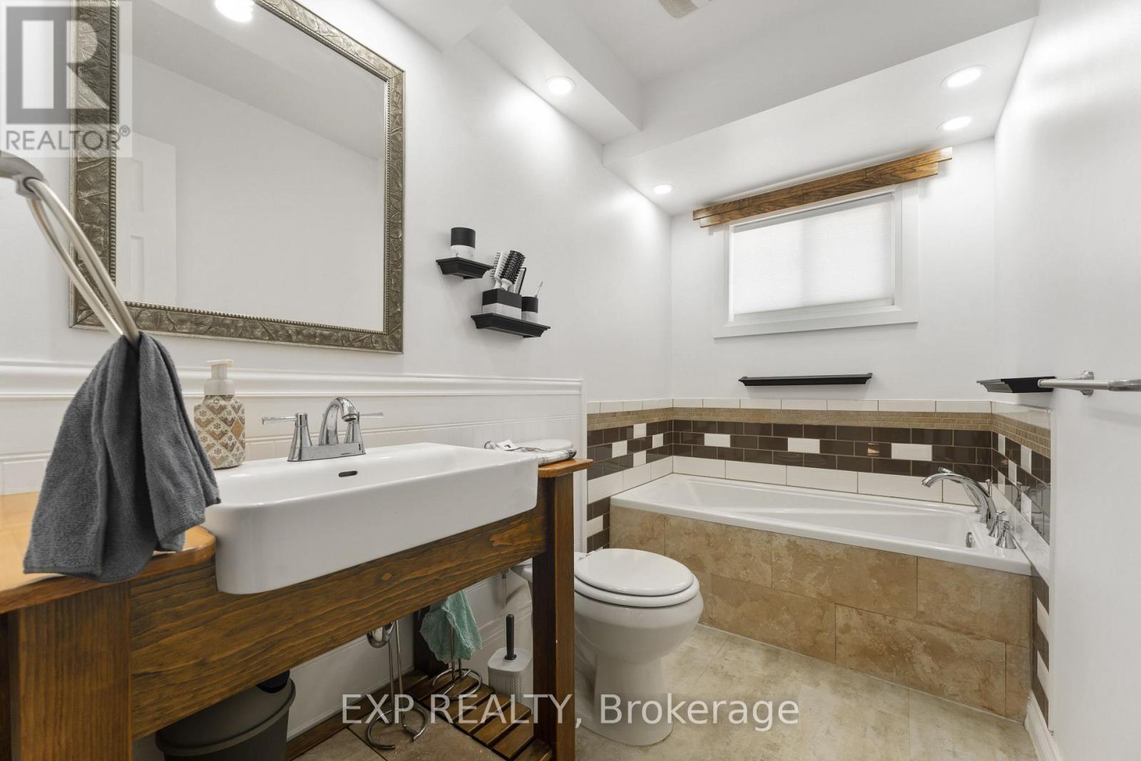 Photo 42 of 1762 Sunview Drive, Ottawa ON
