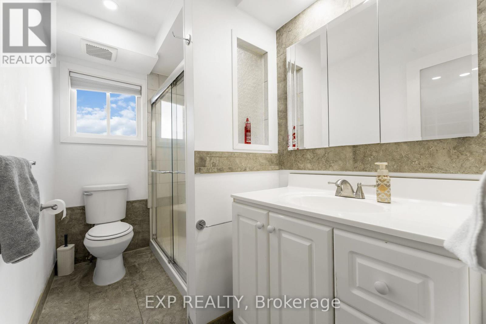 Photo 16 of 1762 Sunview Drive, Ottawa ON