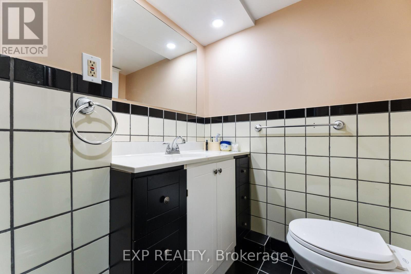 Photo 10 of 1762 Sunview Drive, Ottawa ON