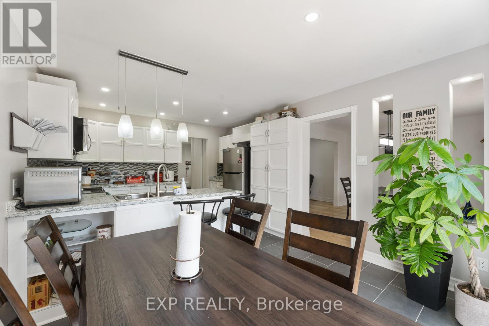 Photo 12 of 1762 Sunview Drive, Ottawa ON