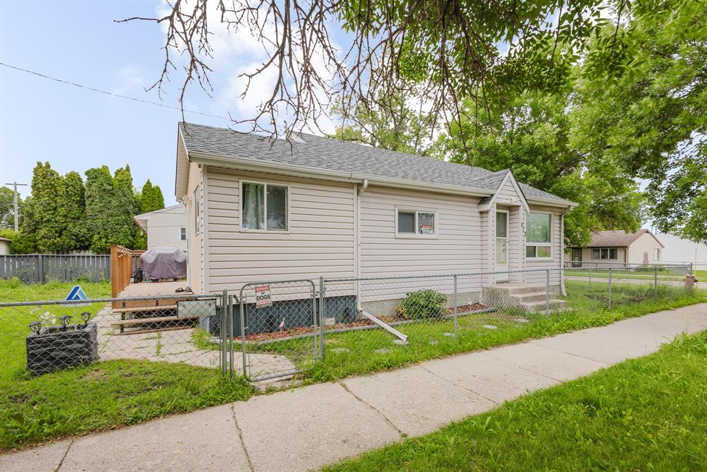 Photo 7 of 872 Chalmers Avenue, Winnipeg MB