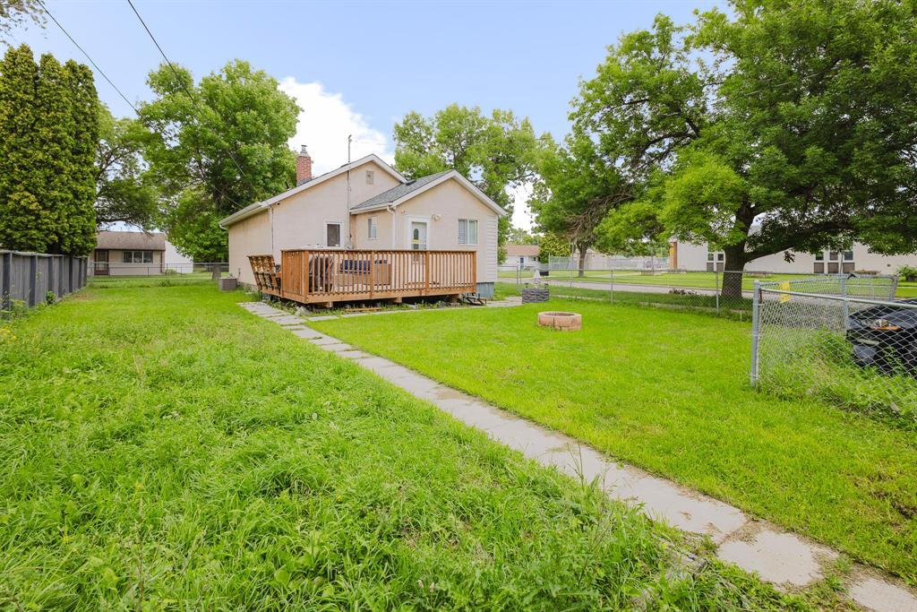 Photo 25 of 872 Chalmers Avenue, Winnipeg MB