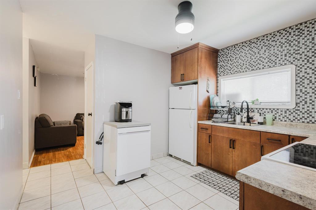 Photo 18 of 872 Chalmers Avenue, Winnipeg MB