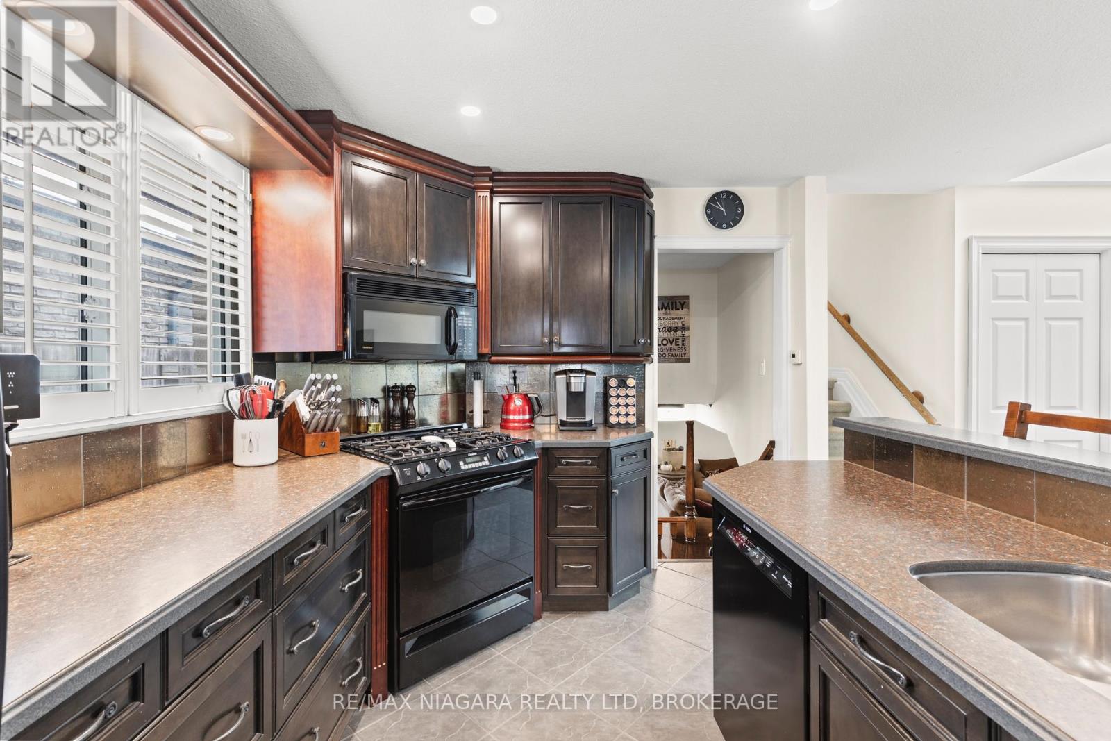 Photo 10 of 20 Centennial Drive, St Catharines ON