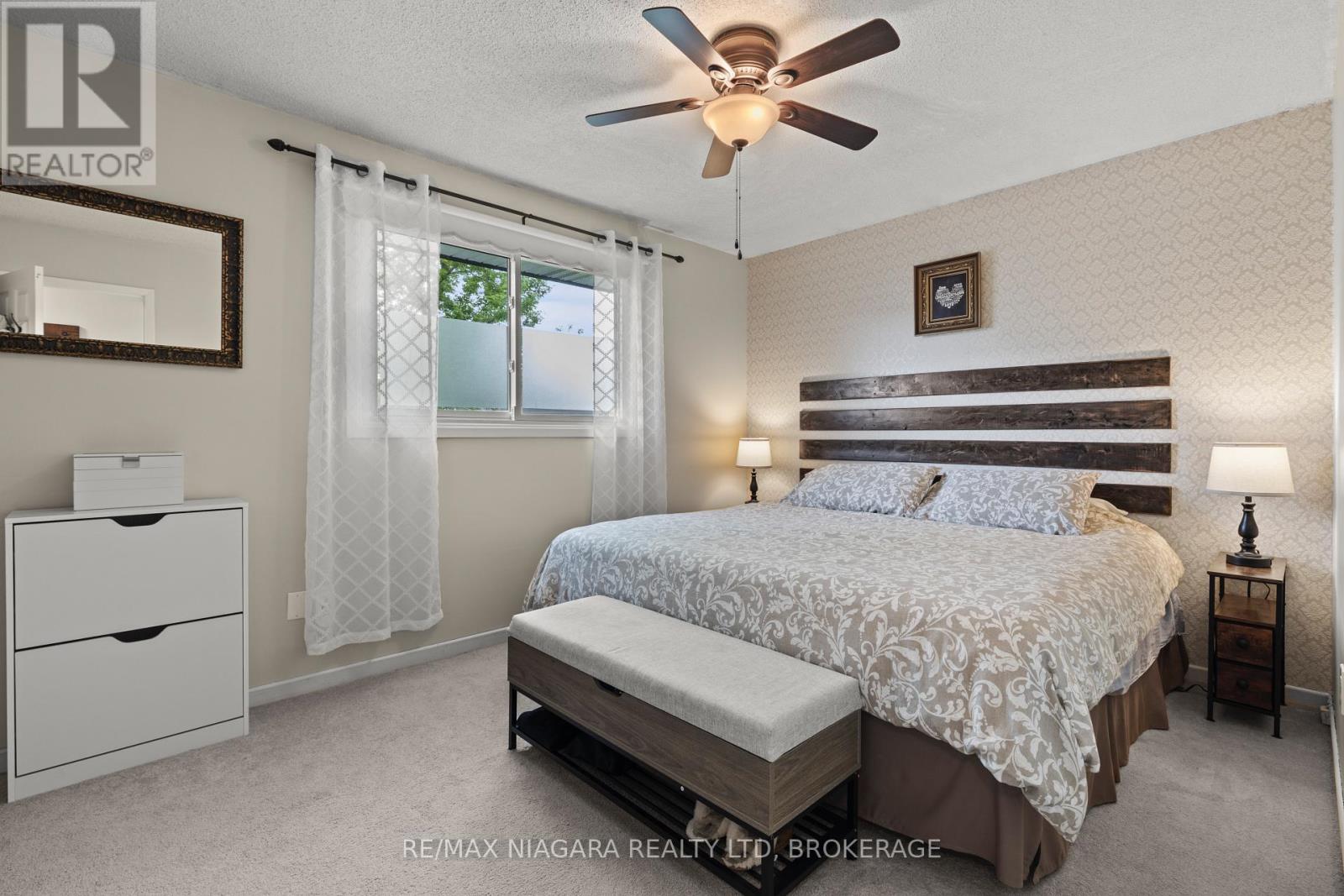 Photo 14 of 20 Centennial Drive, St Catharines ON