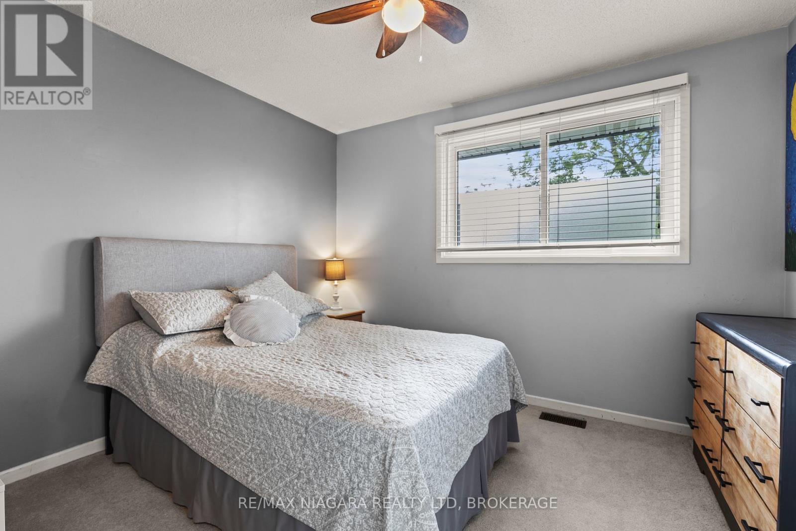 Photo 15 of 20 Centennial Drive, St Catharines ON