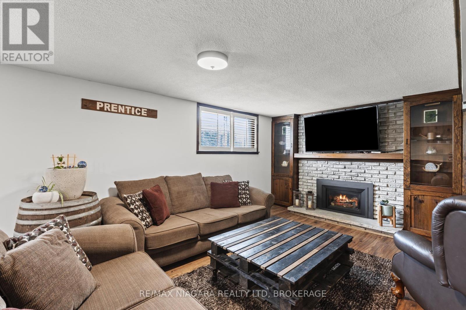 Photo 19 of 20 Centennial Drive, St Catharines ON