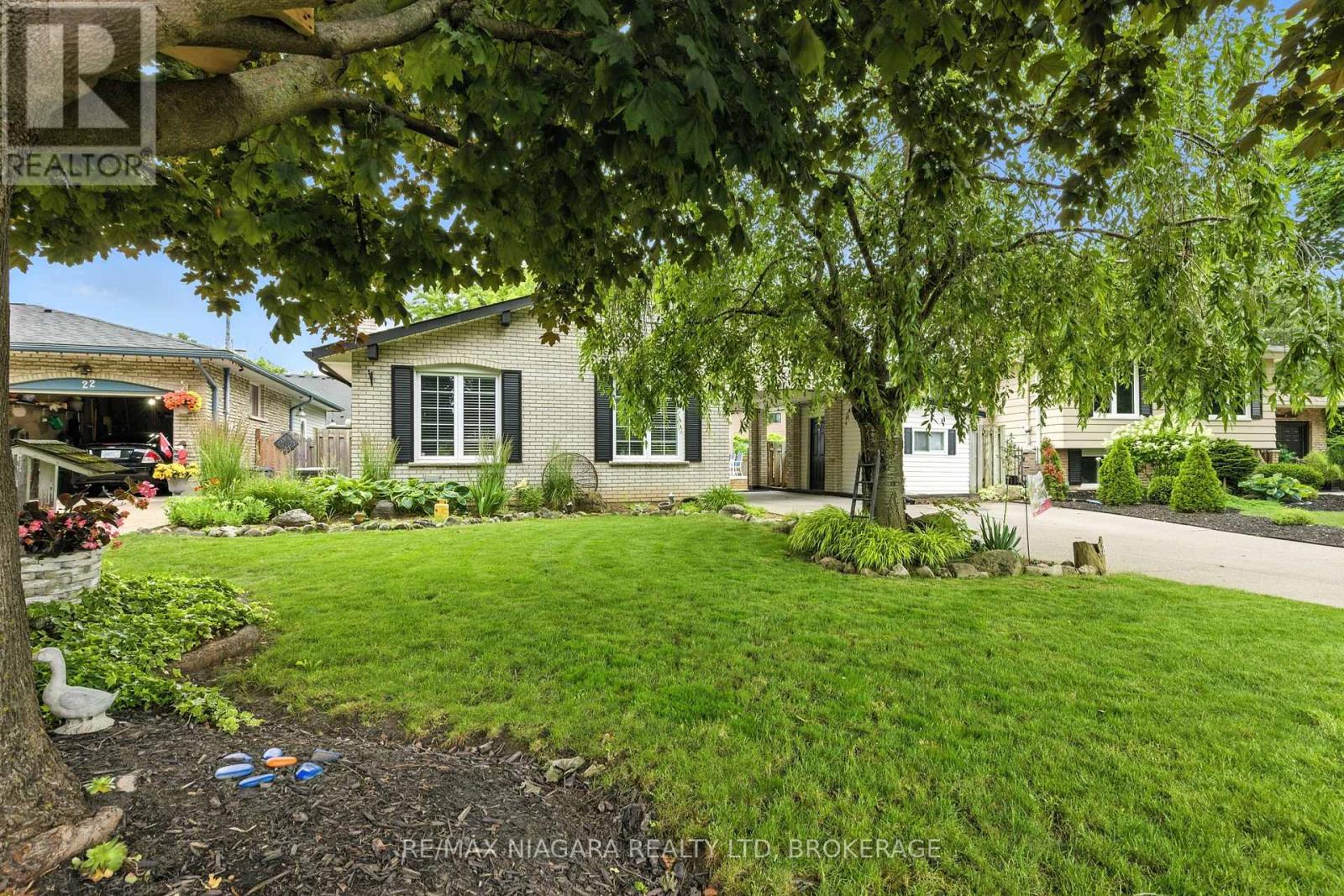Photo 3 of 20 Centennial Drive, St Catharines ON