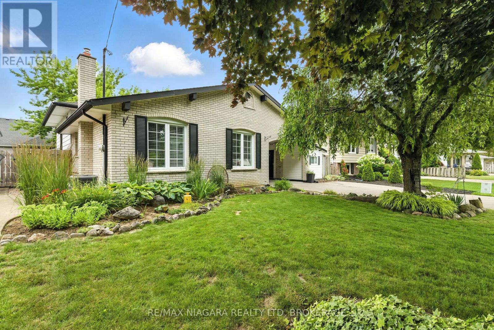 Photo 4 of 20 Centennial Drive, St Catharines ON